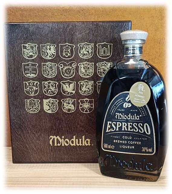 Miodula Espresso cold brewed coffee liqueur 0,5L 30% W eleganckim drewnianym opakowaniu W hołdzie J. Łaskiego