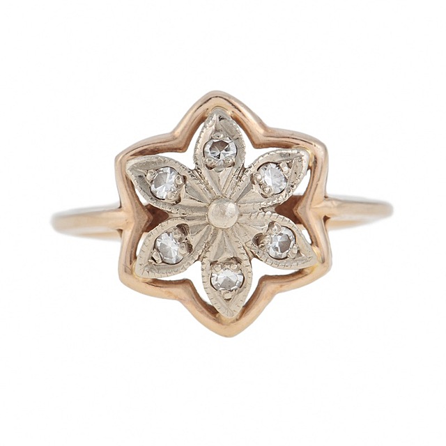 Pierścionek z motywem floralnym, Polska, Warszawa, l. 80.-90. XX w.