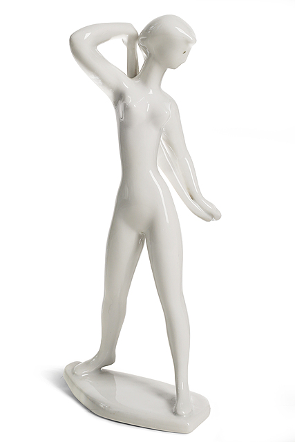 Akt kobiecy z ręcznikiem, Feher Drasche Porcelan