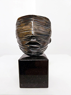 TWARZ ZAWOALOWANA, 1977