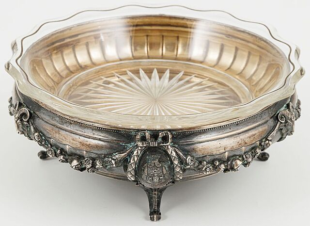 PATERA NA OWOCE Z HERBEM GRYF HRABIÓW DĘBICKICH, Austria, Wiedeń, Vincenz Mayers Söhne, po 1867