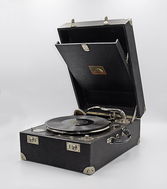 Gramofon walizkowy
