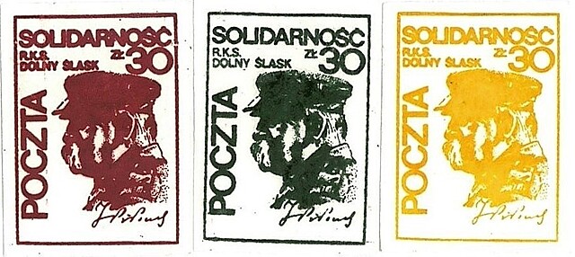 Zestaw trzech znaczków z wizerunkiem Józefa Piłsudskiego