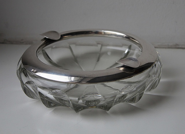 Szklana popielniczka ze srebrnym rantem, ok. 1930