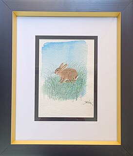 Zajączek ukryty w trawie.