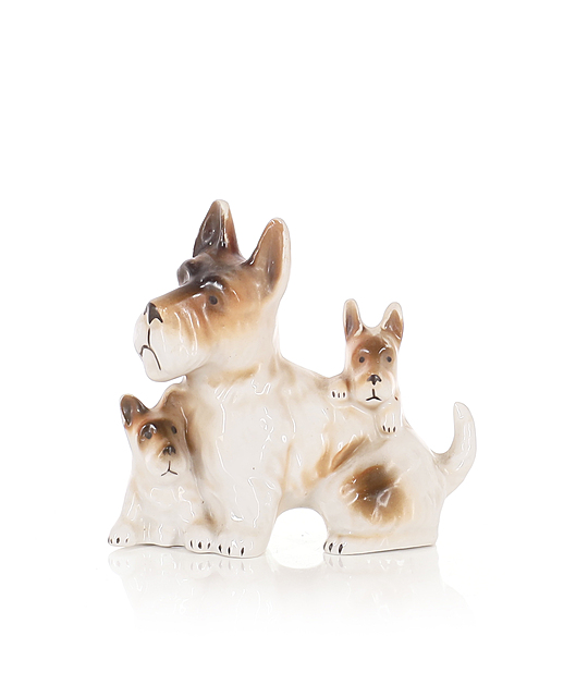 Figurka "Teriery suka ze szczeniakami", Wytwórnia Wyrobów Ceramicznych „Steatyt”