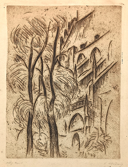 Drzewa na tle gotyckiego kościoła