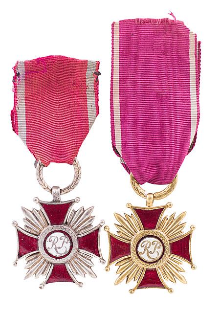 Krzyże Zasługi, złoty i srebrny