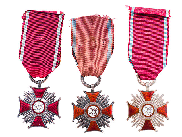 Krzyże Zasługi, złoty i dwa srebrne