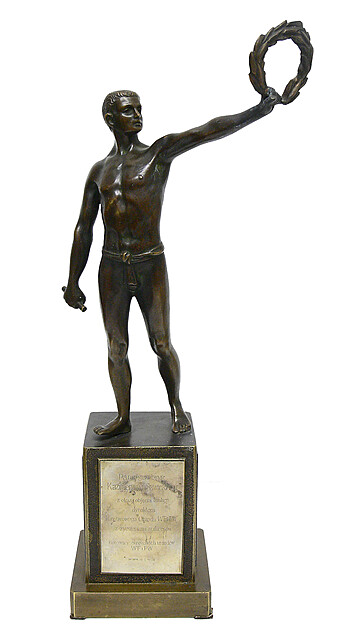 Figura olimpijczyka z laurem, l. 30. XX w.