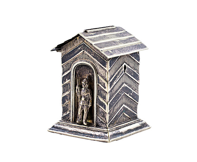 Skarbonka w kształcie Skarbonka w kształcie budki strażniczej budki strażniczej