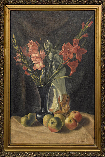 Martwa natura z figurką