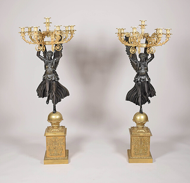 Para kandelabrów w typie empire