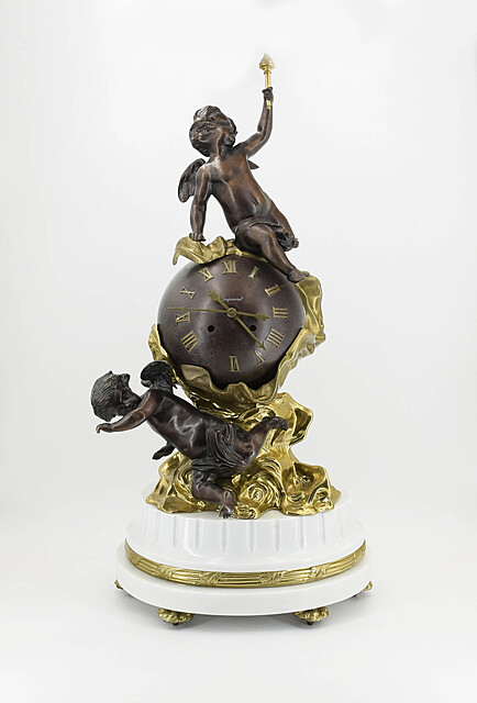 Zegar w stylu barkowym, z kulą