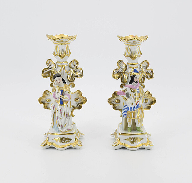 Para lichtarzy z postaciami