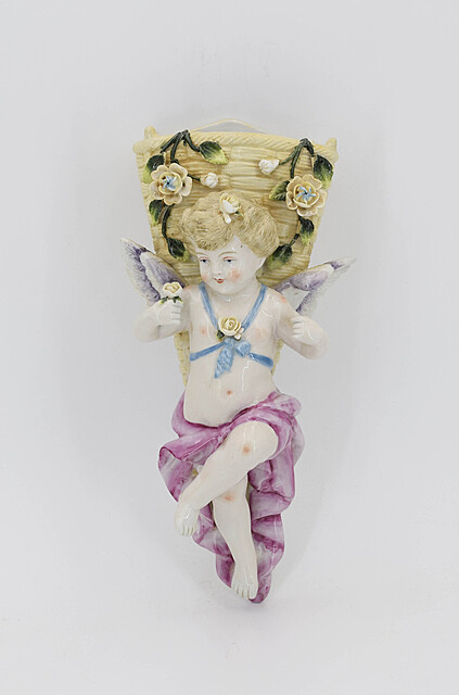 Pojemnik (do zawieszania)-putto z koszem