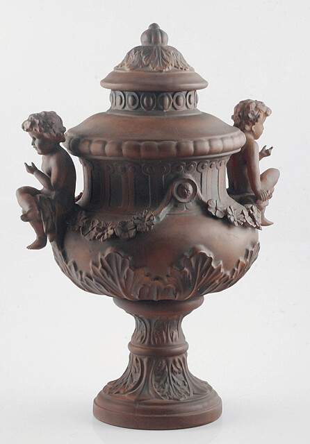 Wazon dekoracyjny z pokrywą, z puttami