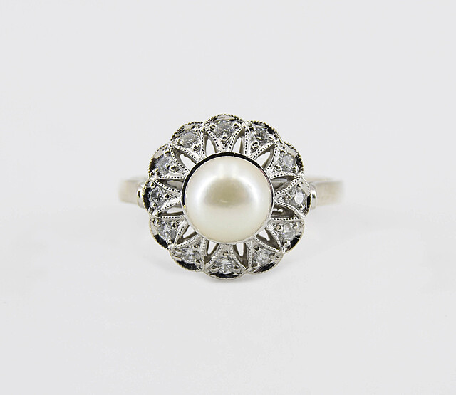 Pierścionek z perłą