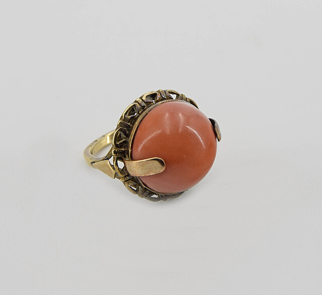 Pierścionek z koralem