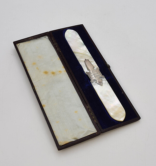 Nożyk do papieru, w etui