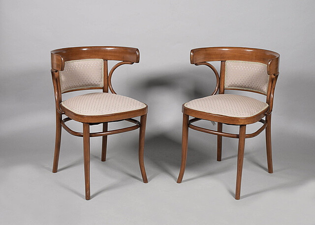 Para krzeseł w typie Thoneta