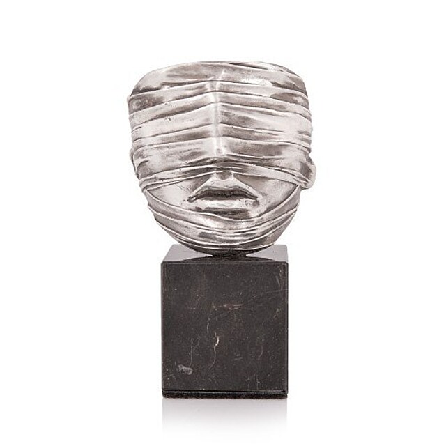 "Twarz zawoalowana", 1977