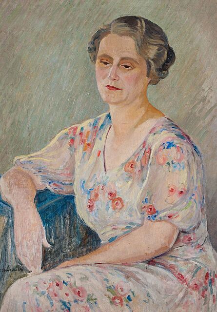 PORTRET KOBIETY W SUKNI W KWIATY