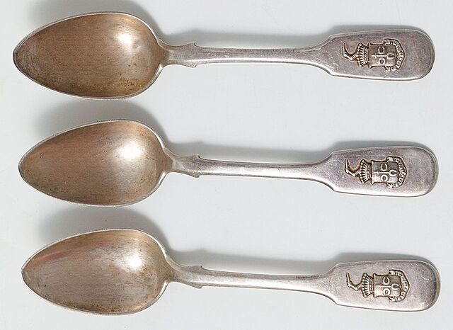 TRZY ŁYŻKI Z HERBEM BELINA HRABIÓW BRZOZOWSKICH, Polska, Warszawa, Teodor Werner, 1896