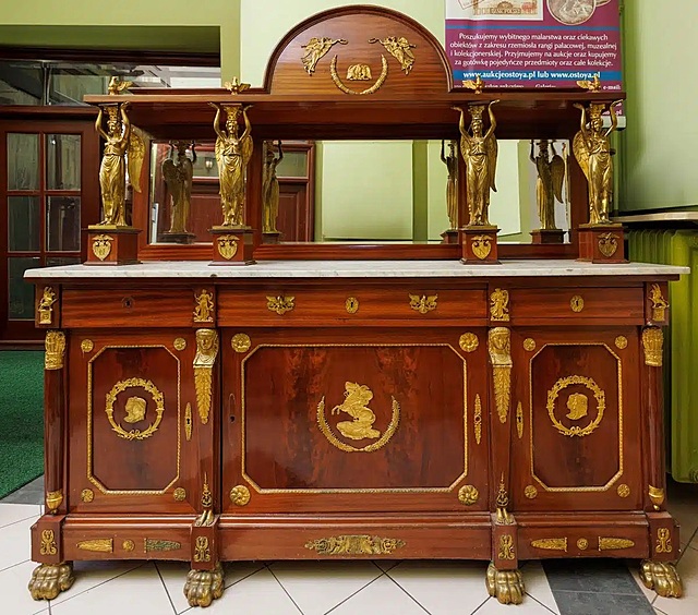 KOMPLET MEBLI W STYLU EMPIRE GLORYFIKUJĄCY NAPOLEONA, k. XIX w.