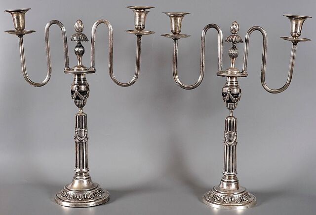 PARA KLASYCYSTYCZNYCH KANDELABRÓW DWUŚWIECOWYCH, Niemcy, Berlin, August Ferdinand Gentzmer, 1790 - 1795