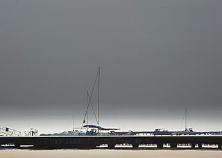 Senny port o poranku, 2026