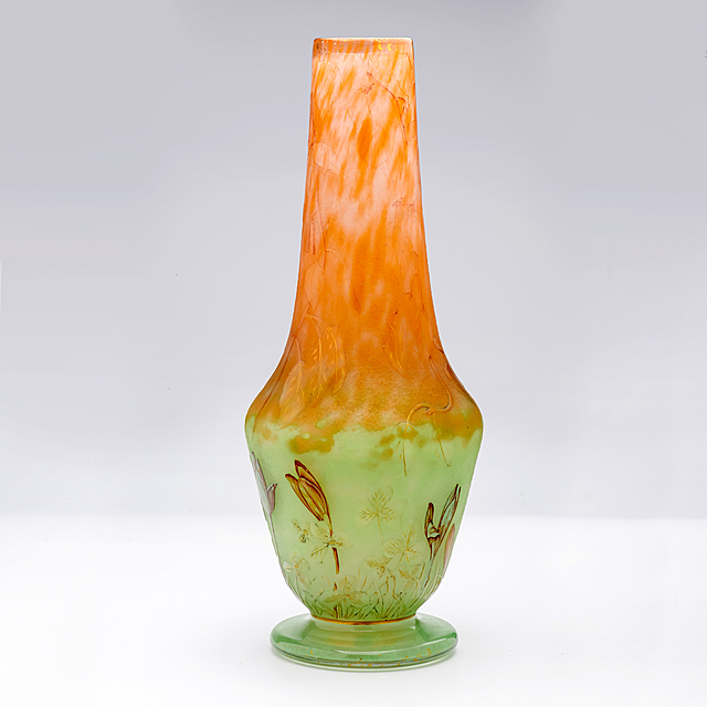 Wazon z motywem krokusów, Daum Frères, Nancy, ok. 1900 r. 
