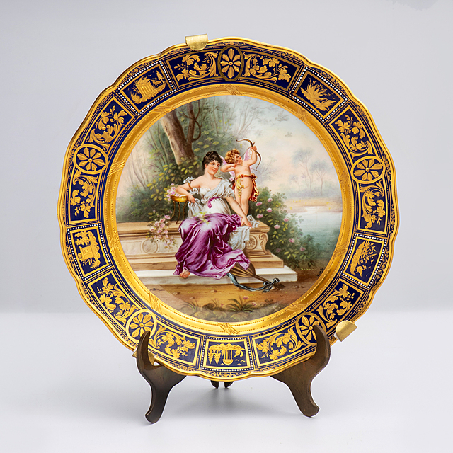 Talerz dekoracyjny, Amor jako strzelec, Königliche Porzellan Manufaktur, ok. poł. XIX w. 