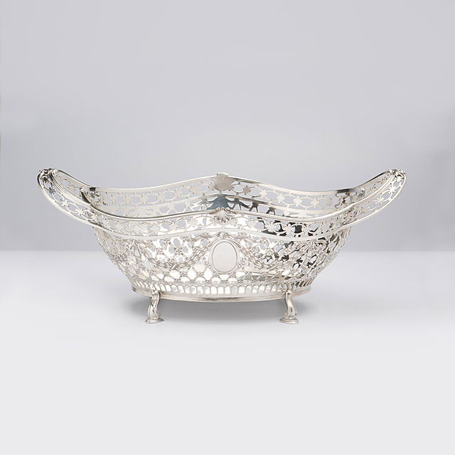 Koszyk srebrny William Hutton & Sons
Ltd, Londyn, 1836 r. 