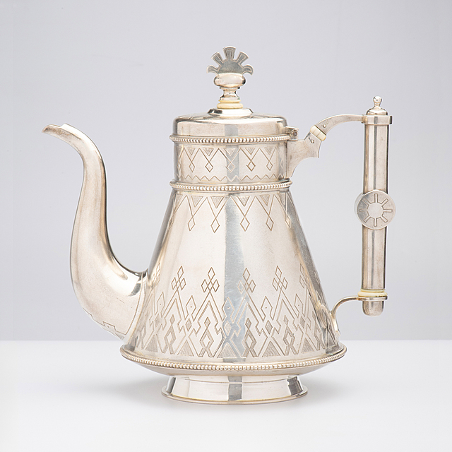 Srebrny dzbanek do kawy,  Alexei Semyonovich Martyanov, Sankt Petersburg, 1881 r.