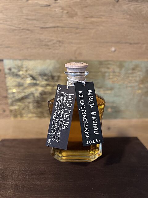 Krakow's Home of Craft Spirits Wild Fields Single Grain Polish Whisky Finiszowana w beczkach po Oryginalnej Leżakowanej Mioduli Prezydenckiej 0,7L 40% Limitowana edycja