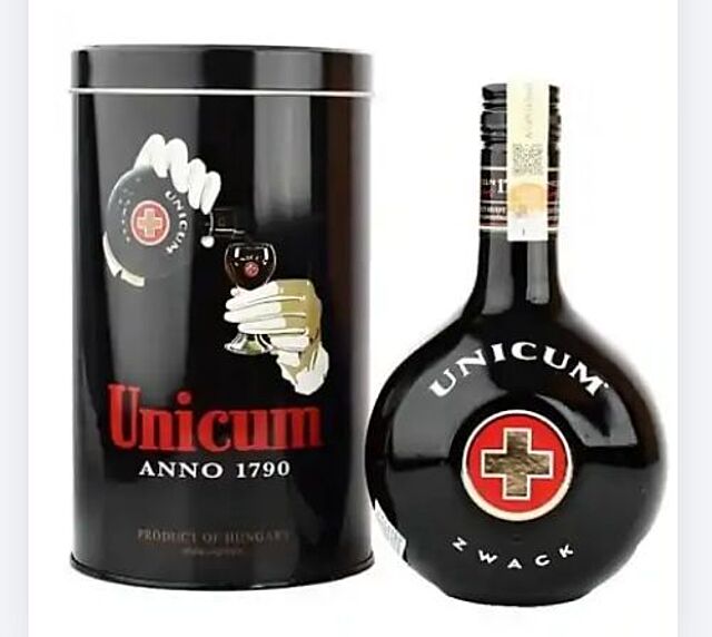 Likier Unicum 40% 0,7l W ozdobnej puszce