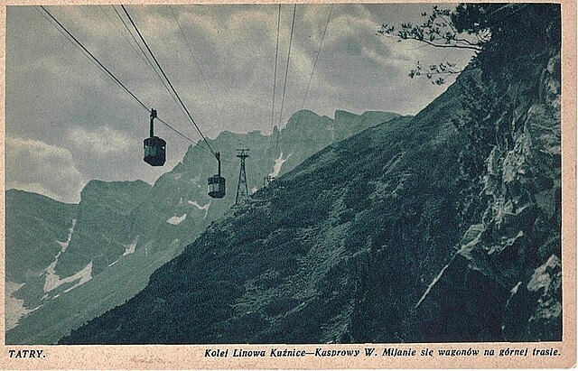 Tatry. Kolej Linowa Kuźnice-Kasprowy W. Mijanie się wagonów n górnej trasie