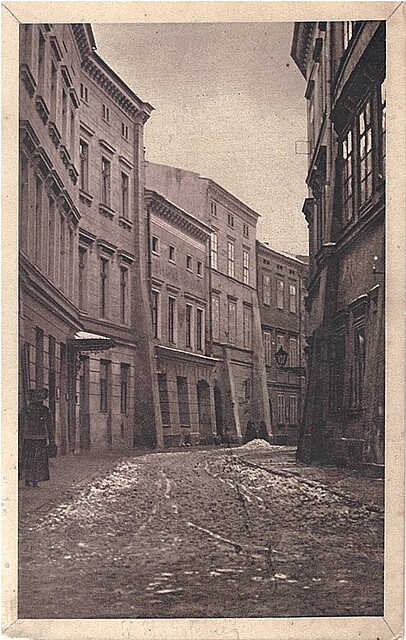 Kraków. W ulicy Gołębiej