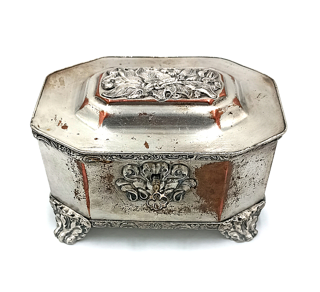 Cukiernica skrzynkowa z kluczykiem (Warszawa, 1854-1860)