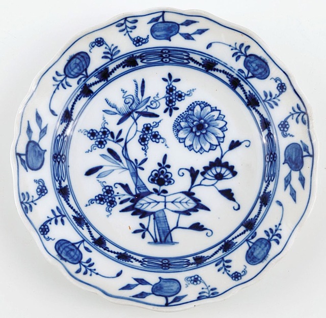 TALERZ Z WZ. CEBULOWYM, Saksonia, Miśnia, 2 poł. XIX w.