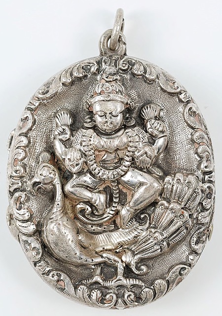 MEDALION- SEKRETNIK Z BOGINIĄ NA PAWIU, Indie, XX w.