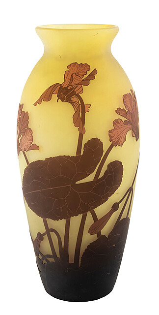 Wazon secesyjny z motywem irysów, Vereinigte Lausitzer Glaswerke AG, Arsall, 1918-1929 r.