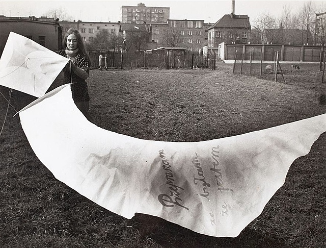 List-latawiec (performance), 1976