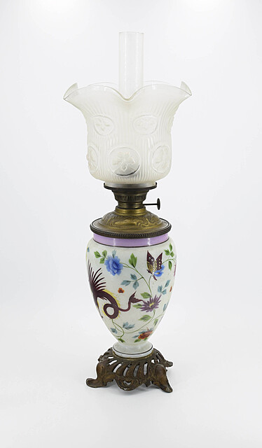 Lampa naftowa w stylu secesyjnym