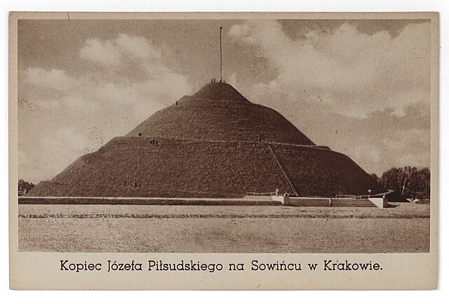 Pocztówka - cegiełka: Kopiec Józefa piłsudskiego na Sowińcu w Krakowie, ok. 1934 r.