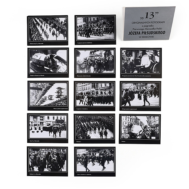 "13" oryginalnych fotografii z pogrzebu Pierwszego Marszałka Polski Józefa Piłsudskiego w Krakowie 