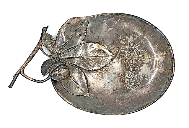 Patera z kasztanem (Warszawa, przed 1918)