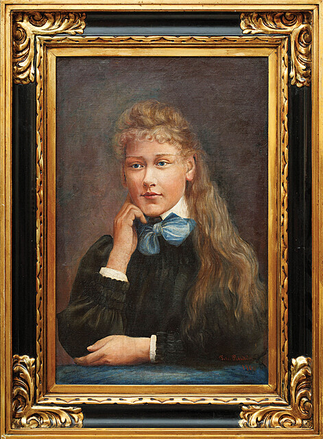 DZIEWCZYNA Z NIEBIESKĄ KOKARDĄ NA SZYI, 1900