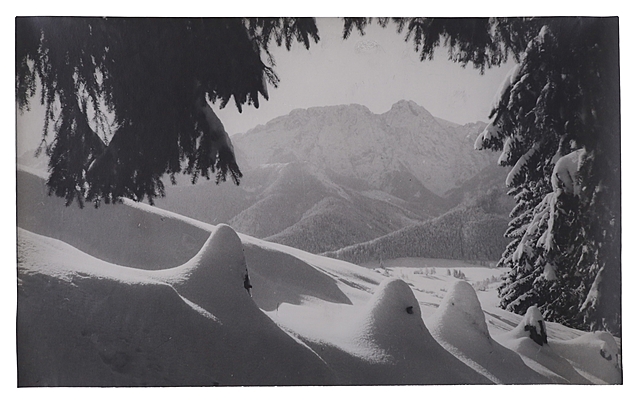 Śnieżne chochoły – widok na Giewont